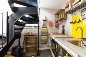Beautiful Coach House - Image 4