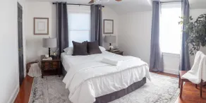 1940s Stunner. Pets Welcome. Prime HPU Location! - Image 3