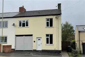 Charming 3-Bed Home Comfortable Stay in Coalville - Image 4