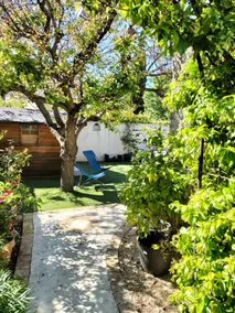 Charming 2-bedroom in villa with private garden - Image 3
