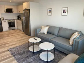 Lakefront Nest Beach House Suite - Image 2