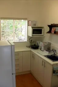 Self catering private studio surrounded by garden - Image 4