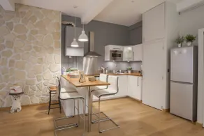 City center loft apartment located on a quiet street - Image 3