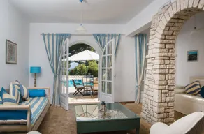 Avlaki Beachfront Villa - Image 3