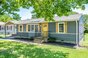 Yellow Door Cottage - 3BR, Pet & family friendly! - Image 2
