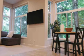 Entire 1b1b Mercer Island apartment - Image 5