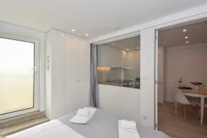 Oporto Lovely House Premium T2 de luxo com 2 Pátios Exteriores - Image 3