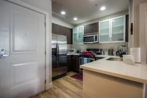 Two Beds and Two Baths Luxury Apartment By UCLA - Image 4