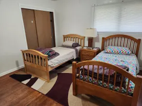 Spacious 4-bedroom home in quiet neighborhood - Image 4