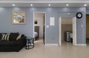 Luxurious 1-Bedroom Apartment in Heart of Kingston - Image 4