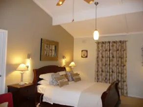 Lakeview on Sycamore(Upper Level 2 Bedroom Apt) - Image 4