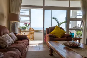 Bayview Seafront Apartment - Image 5