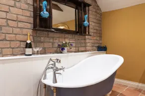 Goose Feather Barn, Wedmore luxury cottage for two - Image 4