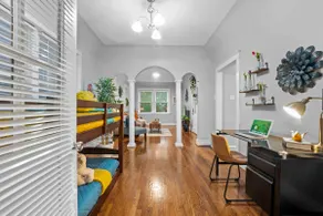 Stunning Centrally Apartment w/ Kingbed |Firepit - Image 5