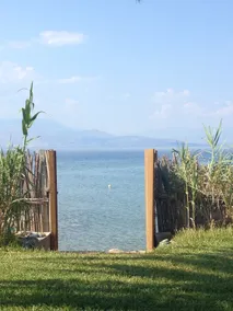 Heaven! Prime location, relaxing seafront property - Image 3