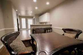 3br duplex centrally located! - Image 4