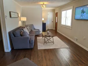 Convenient 3 Bedroom / 2 Bath house - Image 2
