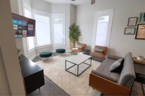 3-Zimmer-Wohnung – eine Oase in der Stadt, Kingsize-Betten, nur wenige Minuten vom Riverwalk entfernt - Image 4