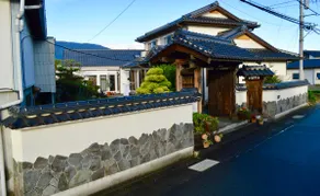 Fully-detached guesthouse with long-stay discount - Image 2