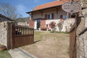 The small Duplex... quiet in Burgundy - Image 2