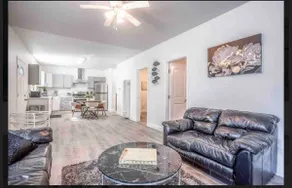 2 Bed/1 Bath Stylish and Cozy Unit - Image 3