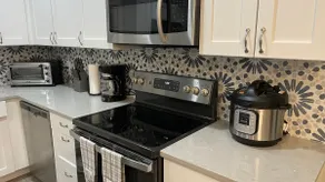All New Deland Den 4BR, pool, blocks fr Stetson & Downtown - Image 4