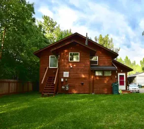 The Raven Retreat Unit 2 just minutes from it all! - Image 3