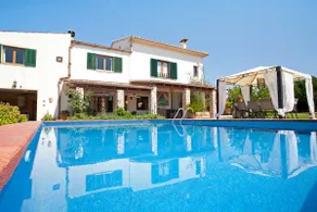 Beautiful house surrounded by orange trees - Image 2