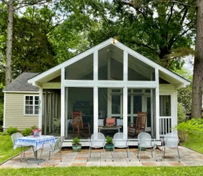 The Garden House is close to the Trolley & Main St - Image 3