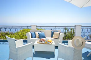 VILLA CON TERRAZA PANORÁMICA A 10 MINUTOS DE LA PLAYA - Image 2