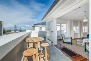 Bar Beach - unrivalled luxury apartment - beach views - 100m to sand - Image 5