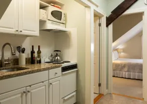 Historic harbor area one bdrm apt - Image 4