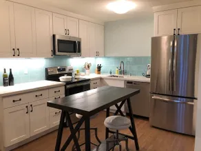 Montlake Apt 3 blocks from UW Light Rail & Hosp. - Image 3