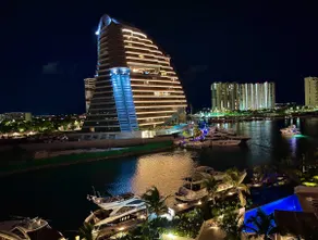 Beautiful apartment with partial ocean view - Image 2
