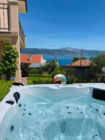 Villa Mala | Meerblick, 3 min. zum Meer, Pool, Whirlpool - Image 4