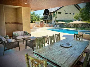 Tree Top Retreat-Pool-Playground-Brewery - Image 2