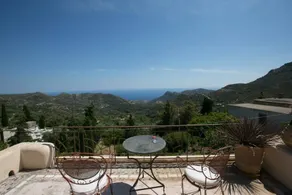 Patio House: Charm and privacy in a typical residence - Image 4