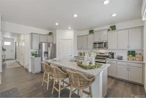 Newer Build with 4 bedrooms and large backyard! - Image 2