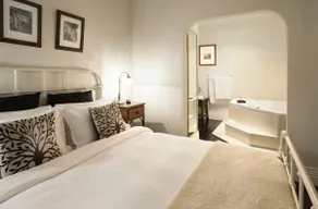 Gatehouse Spa Cottage at Moulton Park Estate - Image 3