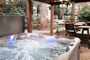 4 BR Healing Retreat with Hot Tub/Garden/Patio - Image 3