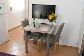 Studio apartment Kris with parking and terrace - Image 3