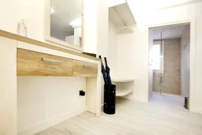 Modern apartment just a short walk from the historic center. - Image 2