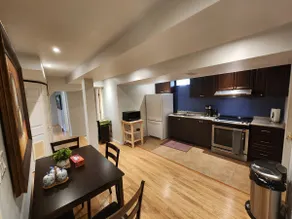 Private walkout L1 bed bsmnt Apt living, dine/kit - Image 5