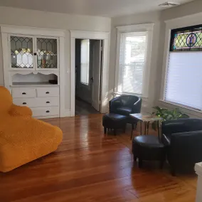 Bright and cozy 3 bedroom apartment in Chicopee - Image 5