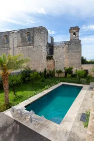 Deluxe apartment with outdoor pool and garden - Image 4