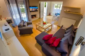Aquarius - Glyfada detached house - Image 2