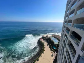 Stylishly appointed ocean-front condo with breathtaking panoramic views - Image 5