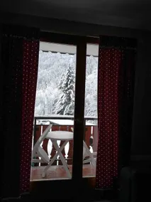 By ski slopes, gondola Nyon & free bus in Morzine - Image 3