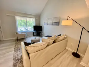 Lovely 1-Bedroom Waterfront Loft - Image 4