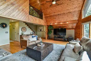 Bent Creek Chalet, Sauna,Jacuzzi,Fire pit and OD shower - Image 4